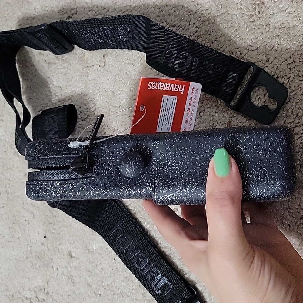Havaianas Gray Camera Case with Strap - Picture 5 of 6